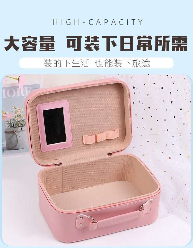 Empty makeup case